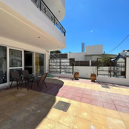 Azzurro Hotel Paleros Екстериор снимка