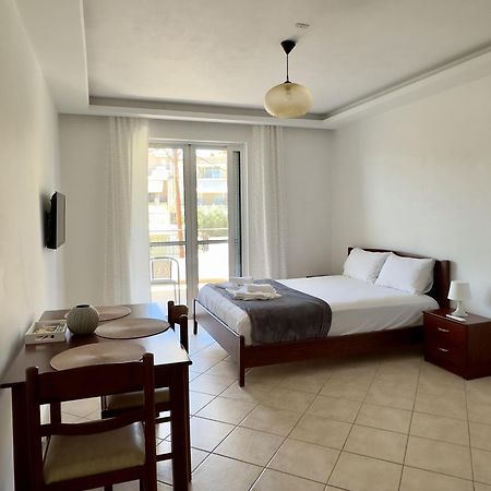 Azzurro Hotel Paleros Екстериор снимка