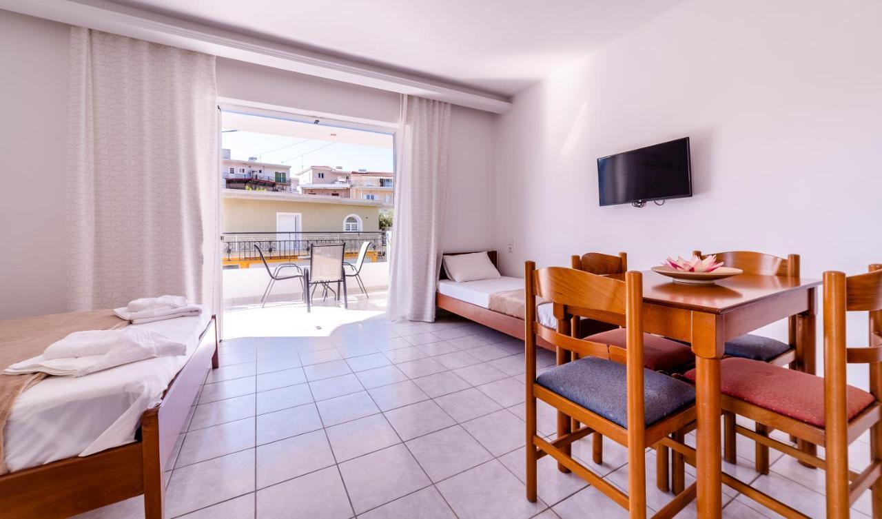 Azzurro Hotel Paleros Екстериор снимка