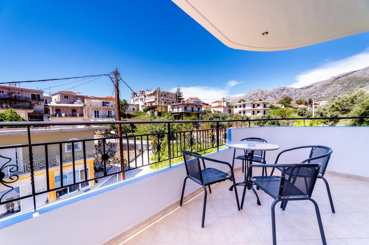 Azzurro Hotel Paleros Екстериор снимка