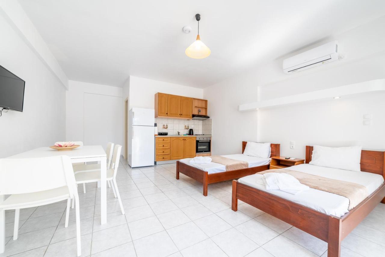 Azzurro Hotel Paleros Екстериор снимка