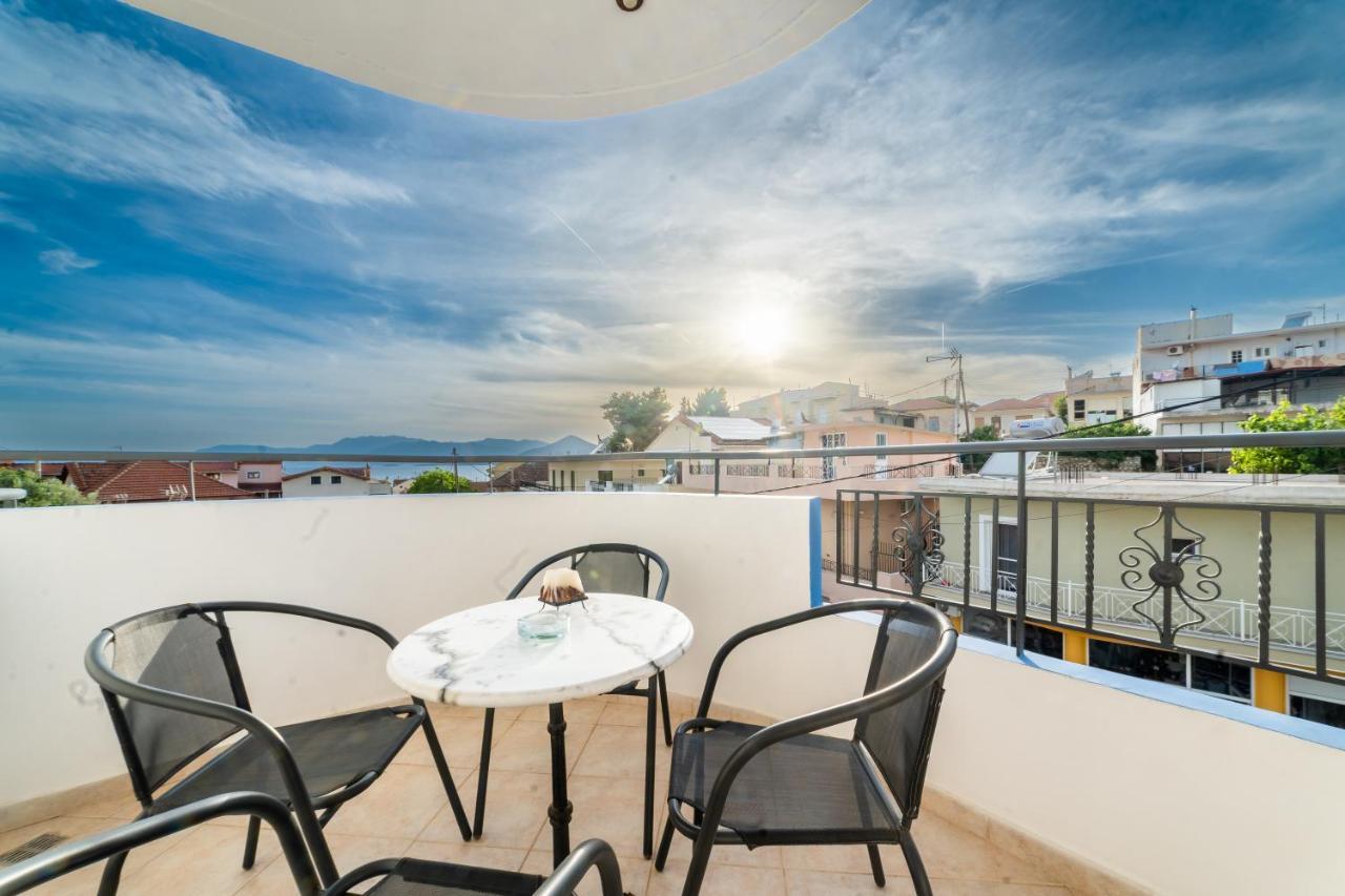 Azzurro Hotel Paleros Екстериор снимка