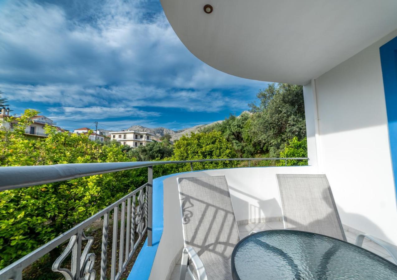 Azzurro Hotel Paleros Екстериор снимка