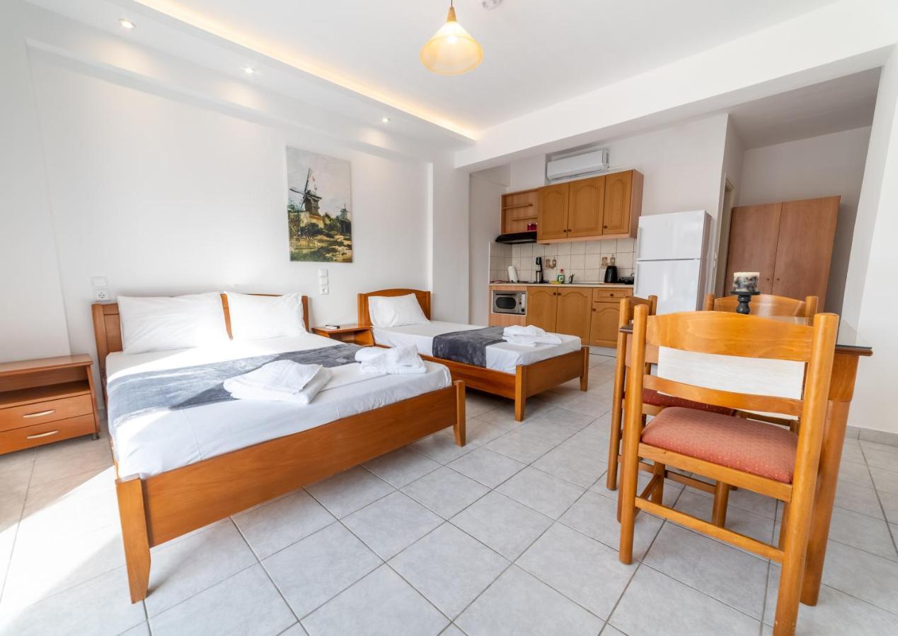Azzurro Hotel Paleros Екстериор снимка