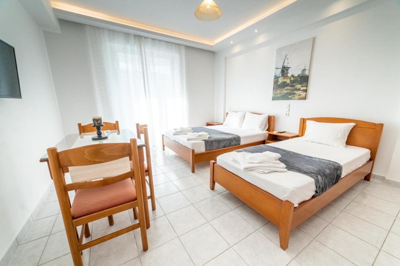 Azzurro Hotel Paleros Екстериор снимка