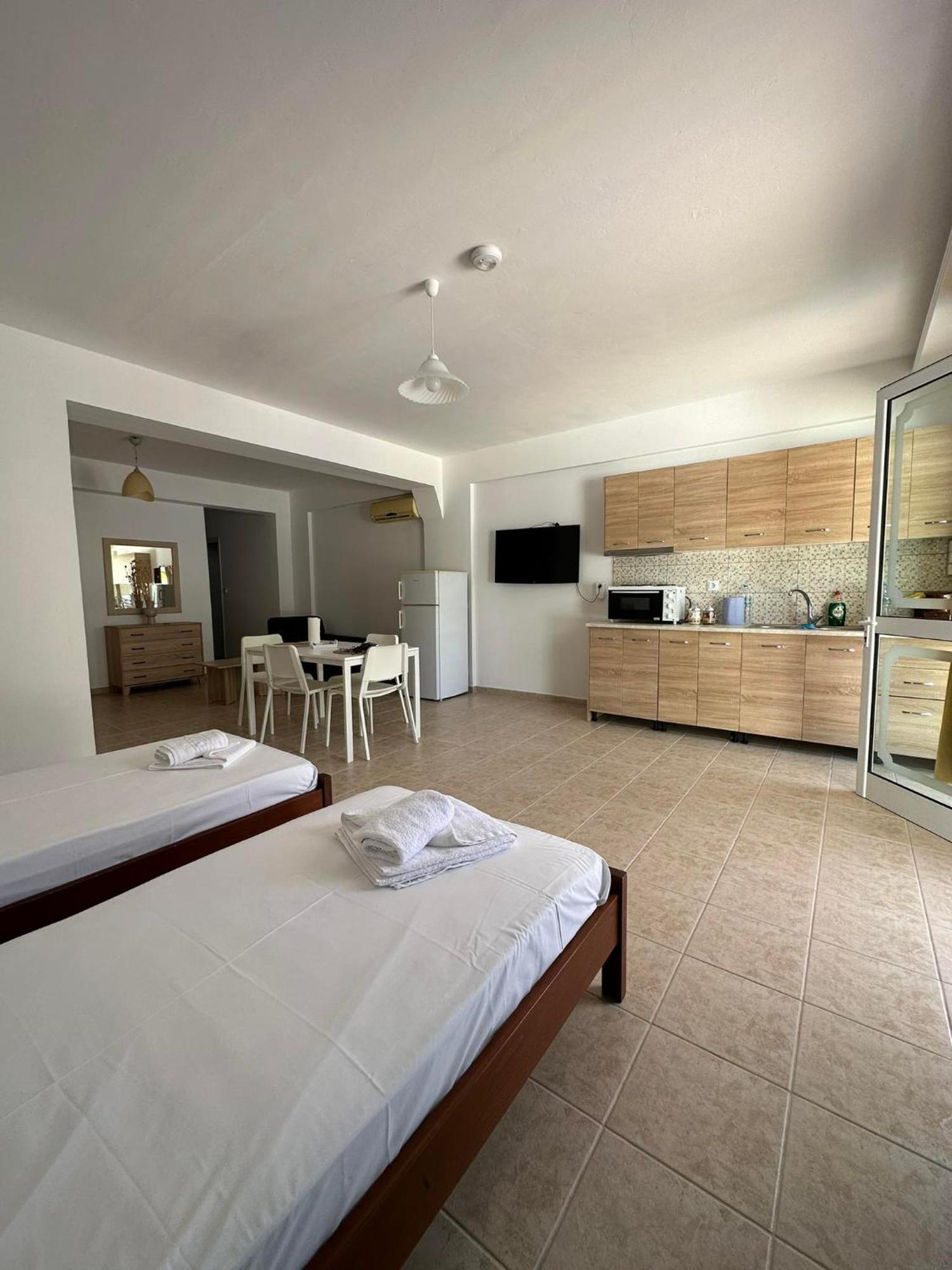 Azzurro Hotel Paleros Екстериор снимка