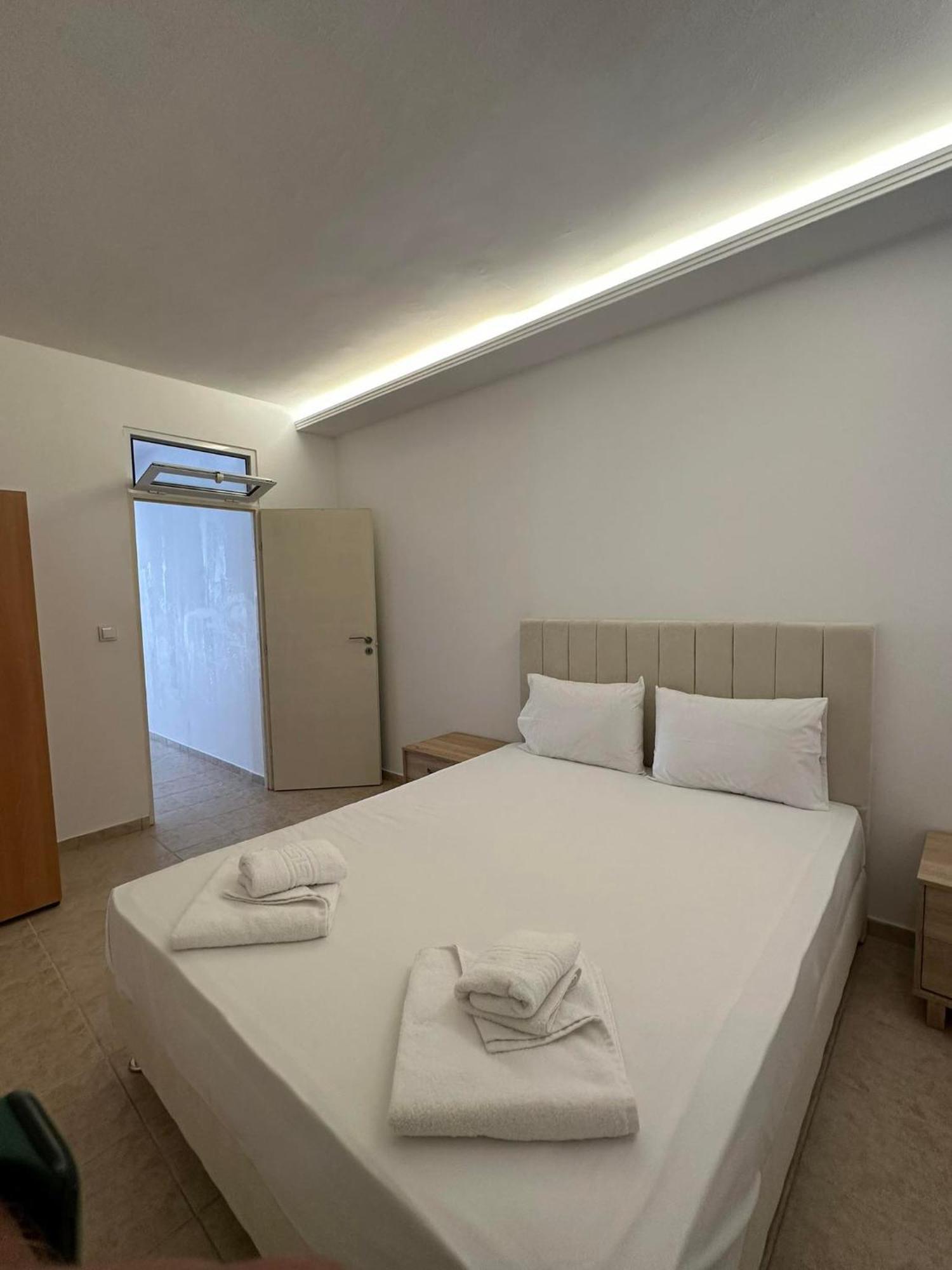 Azzurro Hotel Paleros Екстериор снимка