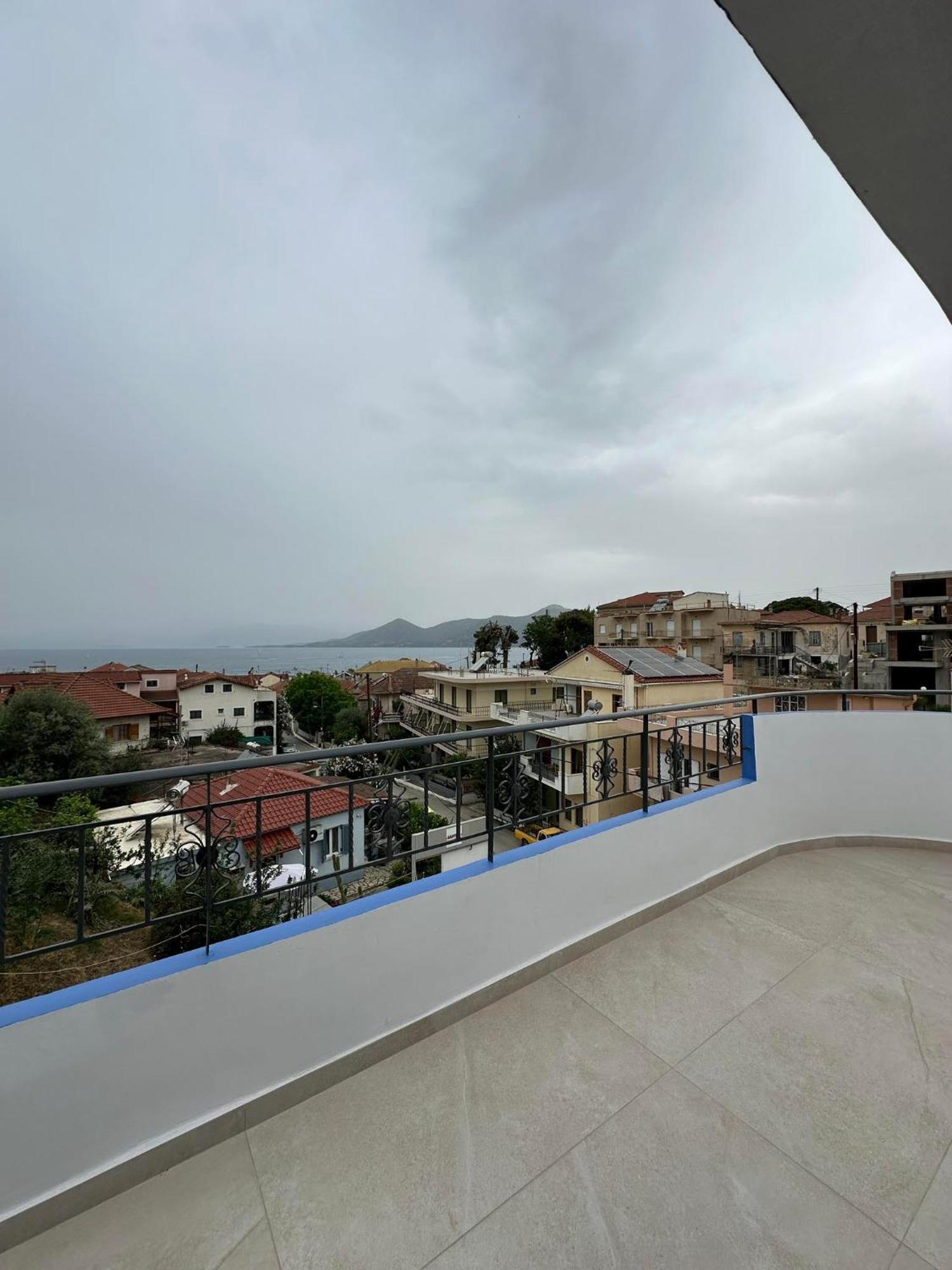 Azzurro Hotel Paleros Екстериор снимка