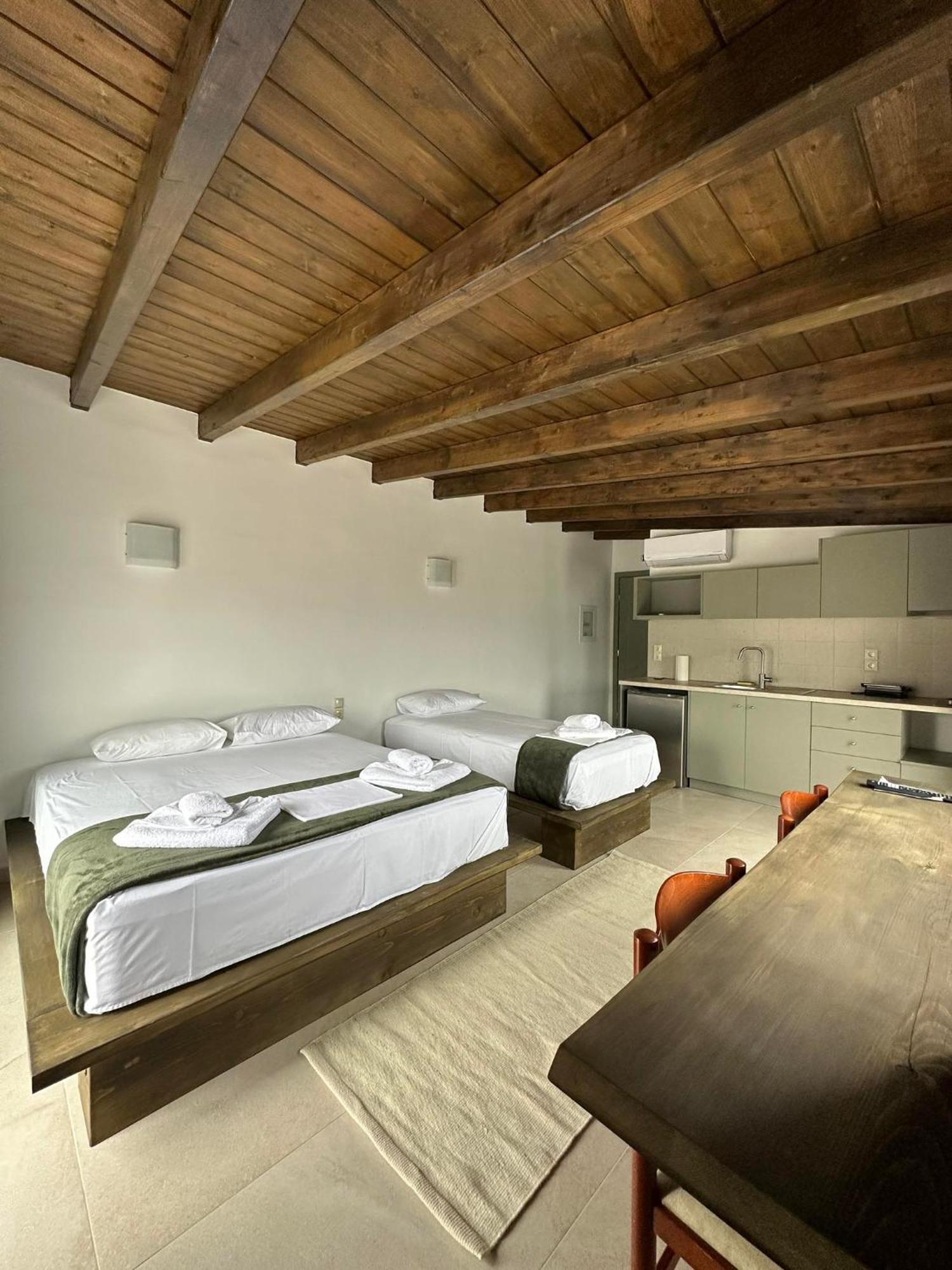 Azzurro Hotel Paleros Екстериор снимка