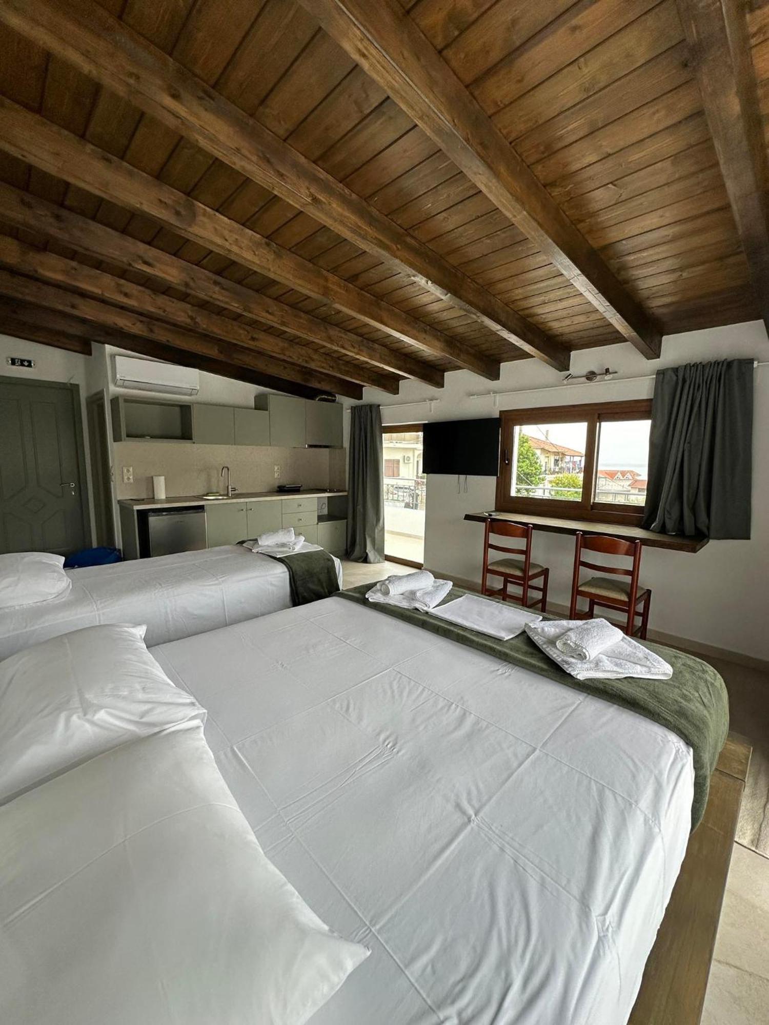 Azzurro Hotel Paleros Екстериор снимка