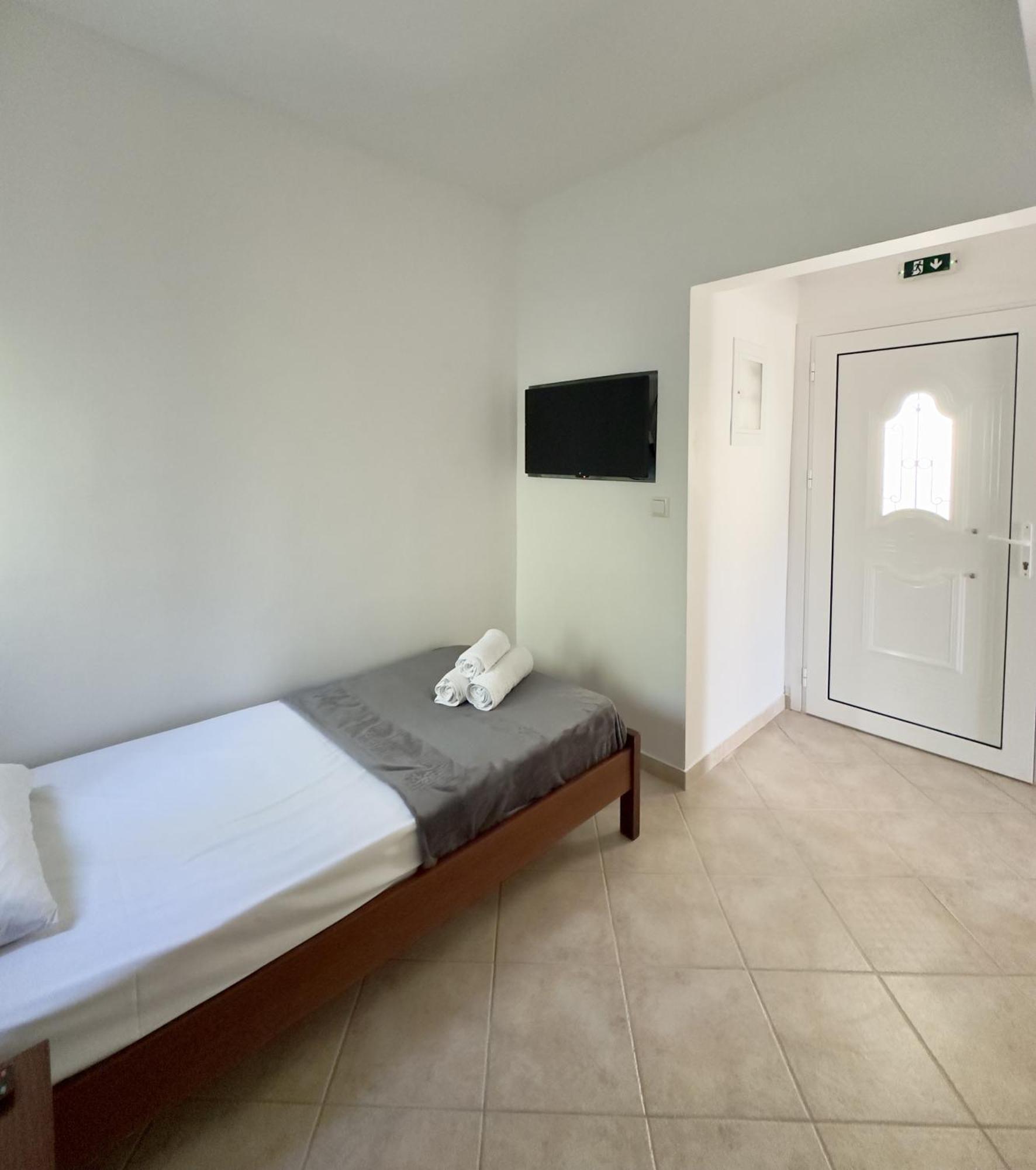 Azzurro Hotel Paleros Екстериор снимка
