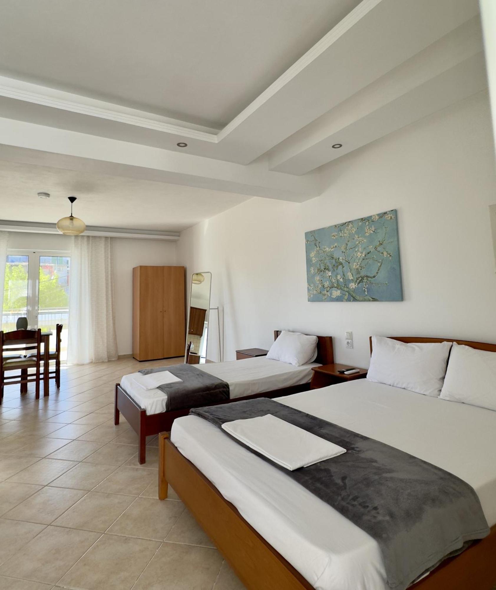 Azzurro Hotel Paleros Екстериор снимка